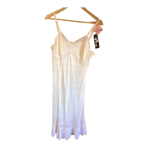 Vintage slip with lace trim & adjustable straps. Sz36 - Picture 15 of 15